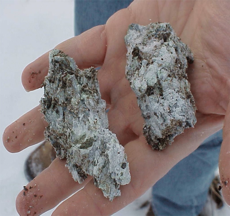 Vermiculite ore contaminated with amphibole particles exposed thousands of residents.